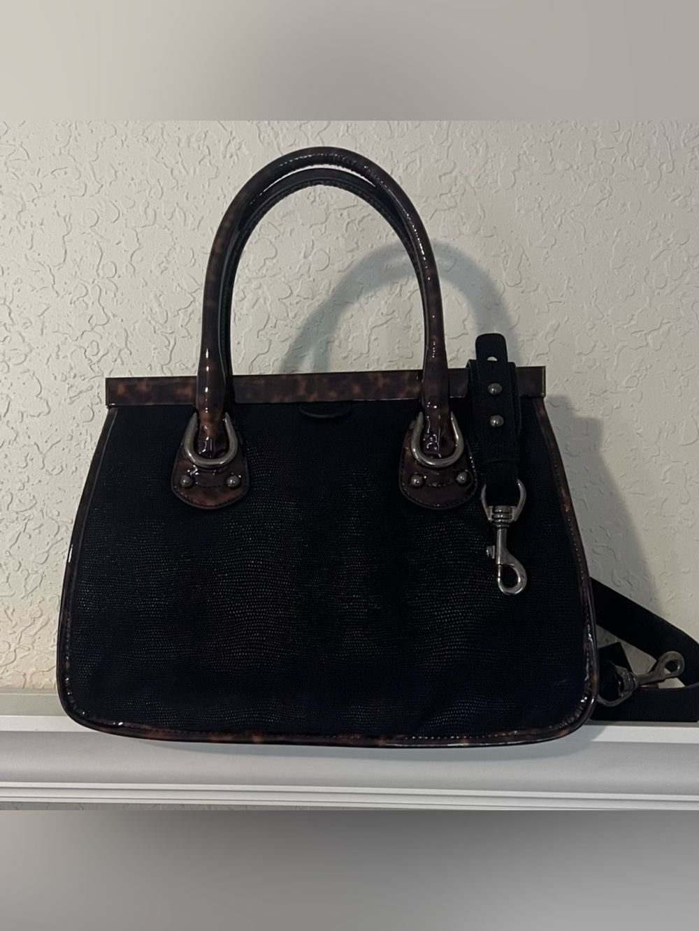 🩷Vintage Raffia Black
Stuart weitzman top handle tote bag 💚